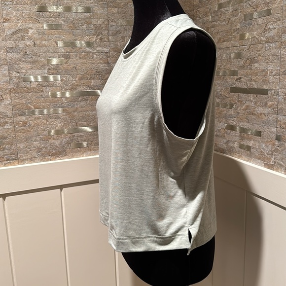 NEW NWOT All in Motion Cropped Sleeveless Tank Muscle Shirt L Large Mint Green - Picture 2 of 3
